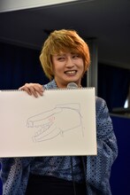 松本岳が描いたドラゴマル。「似てますよね？」と言いつつも、なぜか首から上だけ。