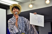 多和田秀弥が描いた十六夜九衛門。描いてあるセリフを、矢野が九衛門の声真似をして読み上げる一幕も。