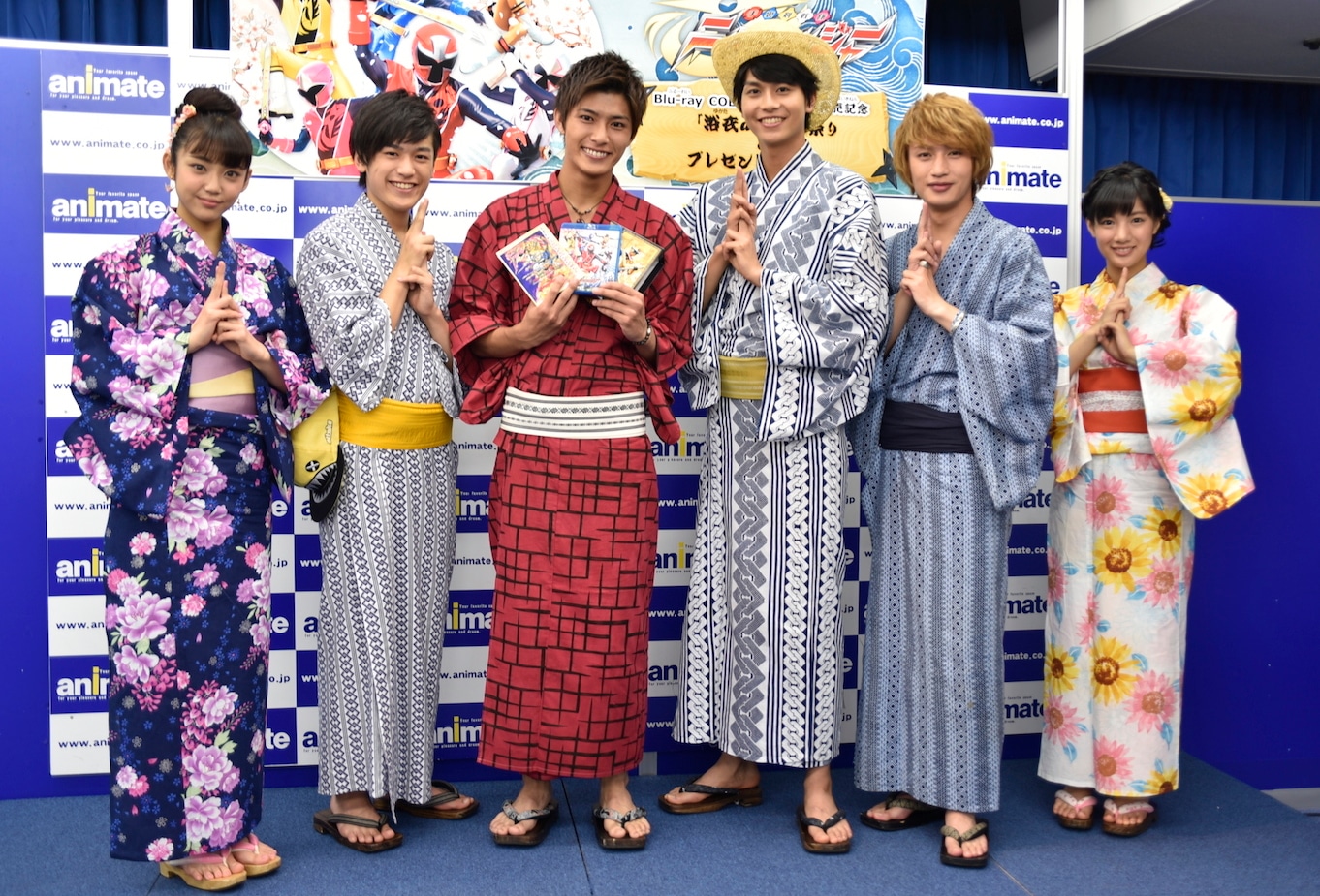 左より山谷花純、中村嘉惟人、西川俊介、多和田秀弥、松本岳、矢野優花。