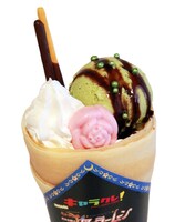 ジュピターキャラクレ！はホイップクリーム、抹茶アイス、バラ型チョコ、チョコソース、チョコプレッツェル、アラザンを使用。650円。