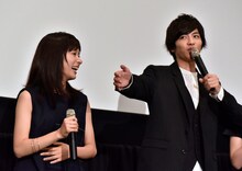 写真左から芳根京子、志尊淳。