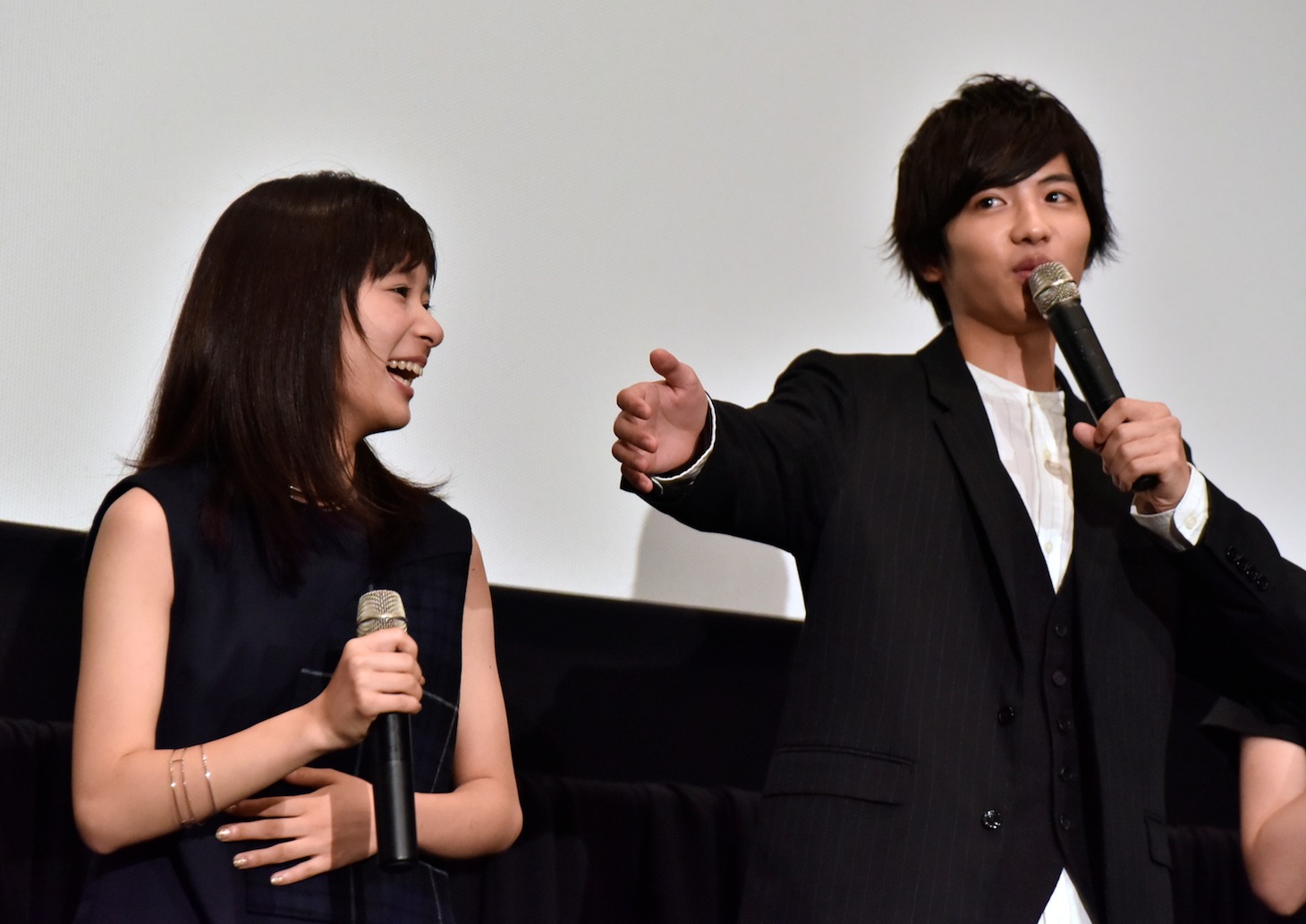 「先輩と彼女」完成披露上映会の様子。