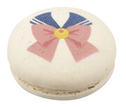 「セーラームーンコスチューム」柄のマカロン。