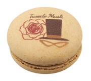 「タキシード仮面」柄のマカロン。