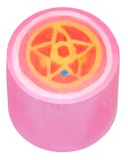 「クリスタルスターコンパクト」柄のキャンディ。アップル味。