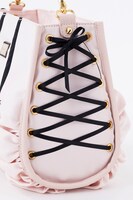 駒鳥シエルモデルのバッグ。