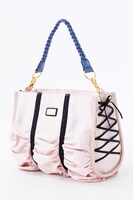 駒鳥シエルモデルのバッグ。