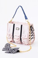 駒鳥シエルモデルのバッグ。