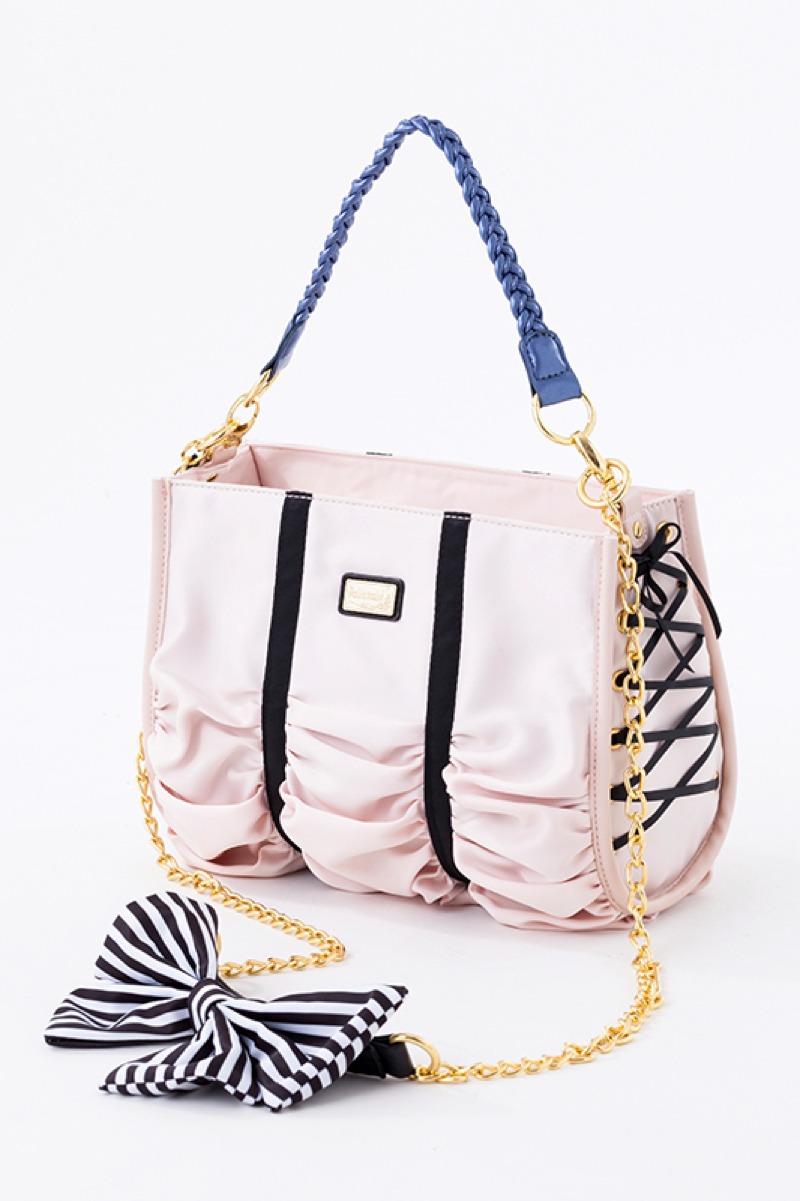 駒鳥シエルモデルのバッグ。