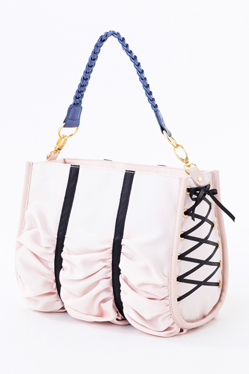 駒鳥シエルモデルのバッグ。