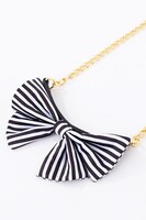 駒鳥シエルモデルのバッグ。