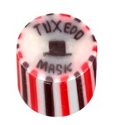 「TUXEDO MASK」柄のキャンディ。ローズシャンパン味。