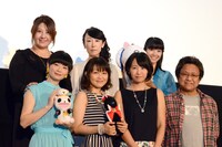 （上段左から）晃役の皆川純子、アリシア役の大原さやか、アリア社長役の西村ちなみ。（下段左から）アリス役の広橋涼、藍華役の斎藤千和、水無灯里役の葉月絵理乃、佐藤順一監督。