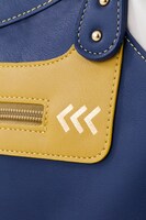 三日月宗近モデルのバッグ。