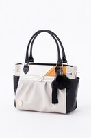 小狐丸モデルのバッグ。