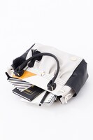 小狐丸モデルのバッグ。