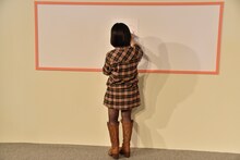 ライブドローイングを行う蒼樹うめ。(c)蒼樹うめ/芳文社 (c)Magica Quartet / Aniplex・Madoka Movie Project Rebellion