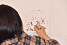 ライブドローイングを行う蒼樹うめ。(c)蒼樹うめ/芳文社 (c)Magica Quartet / Aniplex・Madoka Movie Project Rebellion