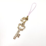 封入特典の「時空のカギ」のチャーム。