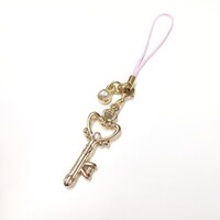 封入特典の「時空のカギ」のチャーム。