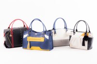 「刀剣乱舞-ONLINE-」に登場する刀剣男士をイメージしたバッグのラインナップ。