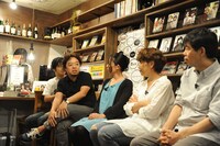 （左から）小林琢磨、うめの小沢高広、うめの妹尾朝子、ヤマザキマリ、松永肇一。