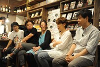 （左から）小林琢磨、うめの小沢高広、うめの妹尾朝子、ヤマザキマリ、松永肇一。