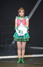 「大卒業式」より、セーラージュピター／木野まこと役の高橋ユウ。