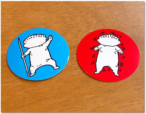 ステッカー。2種類用意されている。 - 「ドロヘドロ」ギョーザ男の缶