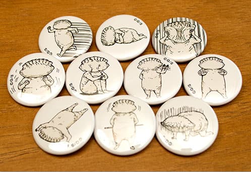 ドロヘドロ ギョーザ男の缶バッジやステッカー ヴィレヴァンに登場 コミックナタリー