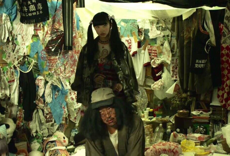 東佳苗監督「Heavy Shabby Girl」カット。