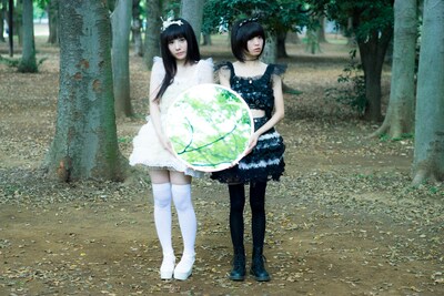 「レイニー＆アイロニーの少女コレクション」メインビジュアル。