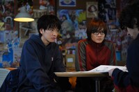 映画「バクマン。」より。 (c)2015映画「バクマン。」製作委員会 (c)大場つぐみ・小畑健／集英社