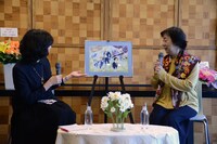 倉田淳（左）、萩尾望都（右）。