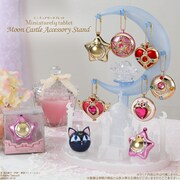 「ミニチュアリータブレット ～ムーンキャッスルアクセサリースタンド～」の使用例。