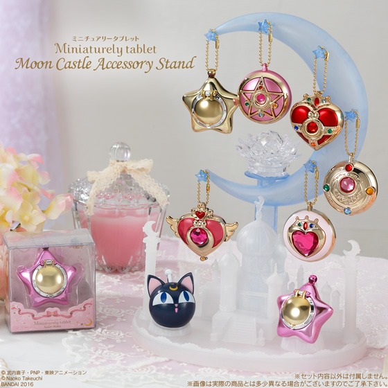 「ミニチュアリータブレット ～ムーンキャッスルアクセサリースタンド～」の使用例。