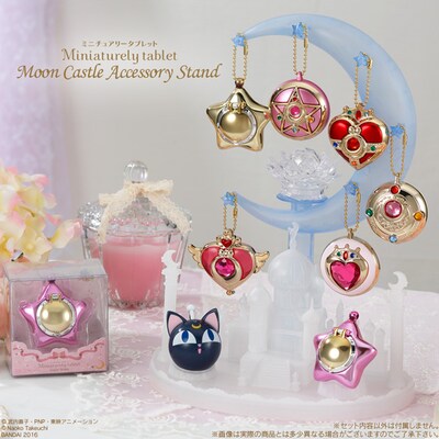 「ミニチュアリータブレット ～ムーンキャッスルアクセサリースタンド～」の使用例。