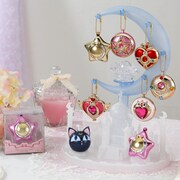 「ミニチュアリータブレット ～ムーンキャッスルアクセサリースタンド～」の使用例。