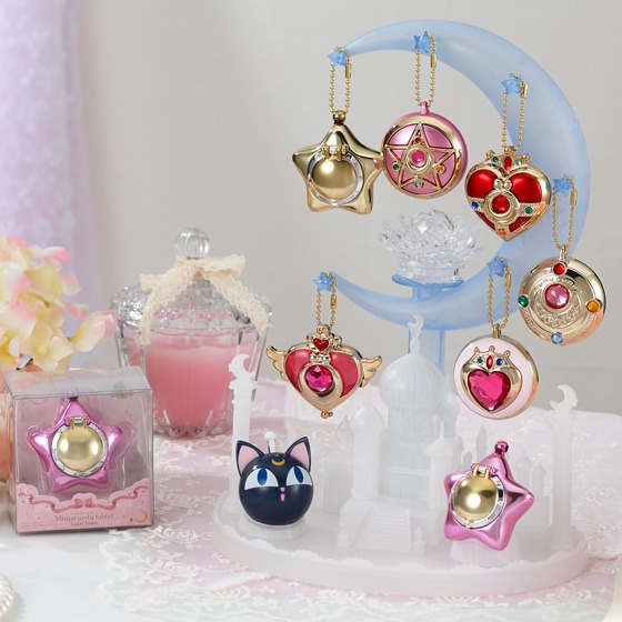 「ミニチュアリータブレット ～ムーンキャッスルアクセサリースタンド～」の使用例。