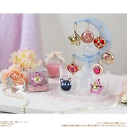 「ミニチュアリータブレット ～ムーンキャッスルアクセサリースタンド～」の使用例。