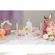 「ミニチュアリータブレット ～ムーンキャッスルアクセサリースタンド～」の使用例。