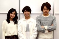 （左から）サクラ役の伊藤優衣、ナルト役の松岡広大、サスケ役の佐藤流司。