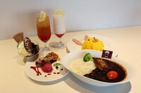 会場内のカフェで販売されるフードとドリンク。