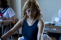 「血まみれスケバンチェーンソー」にて山地まりが演じる碧井ネロ。(c)2016三家本礼・KADOKAWA刊/VAP