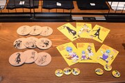 タワーレコード渋谷店、TOWER RECORDS CAFE表参道店にて販売されるグッズ。