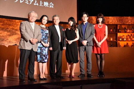 左から総監督の安彦良和、セイラ・マス役の潘めぐみ、エドワウ・マス役の池田秀一、クラウレ・ハモン役の沢城みゆき、ランバ・ラル役の喜山茂雄、澤田かおり。