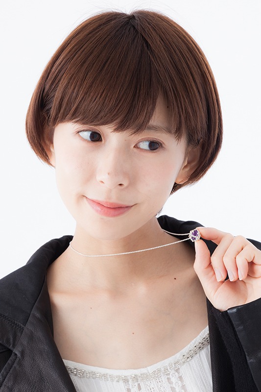 「ニューボンゴレリング<雲>ネックレス」の着用例。