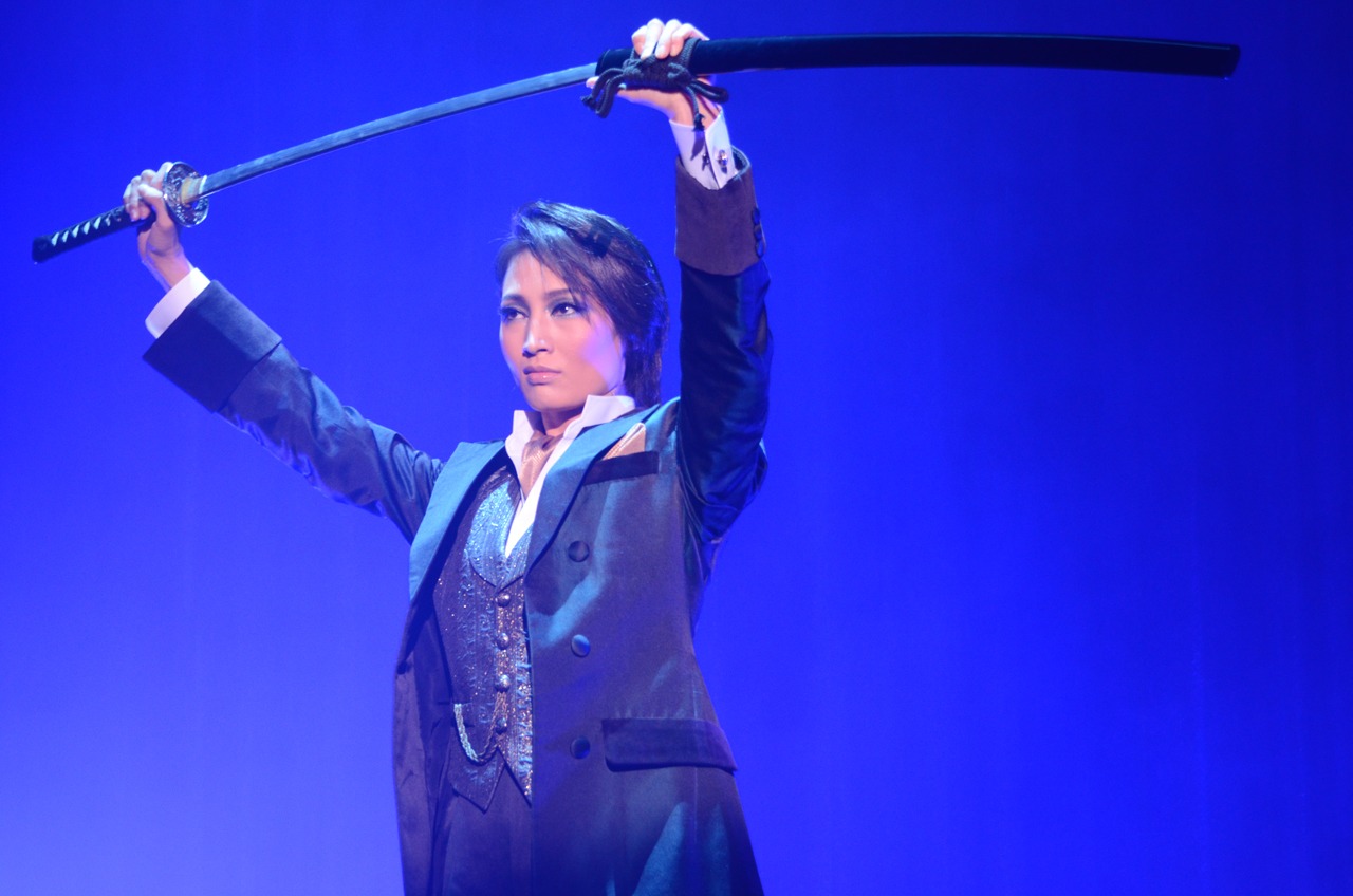 望海風斗演じる加納惣三郎。