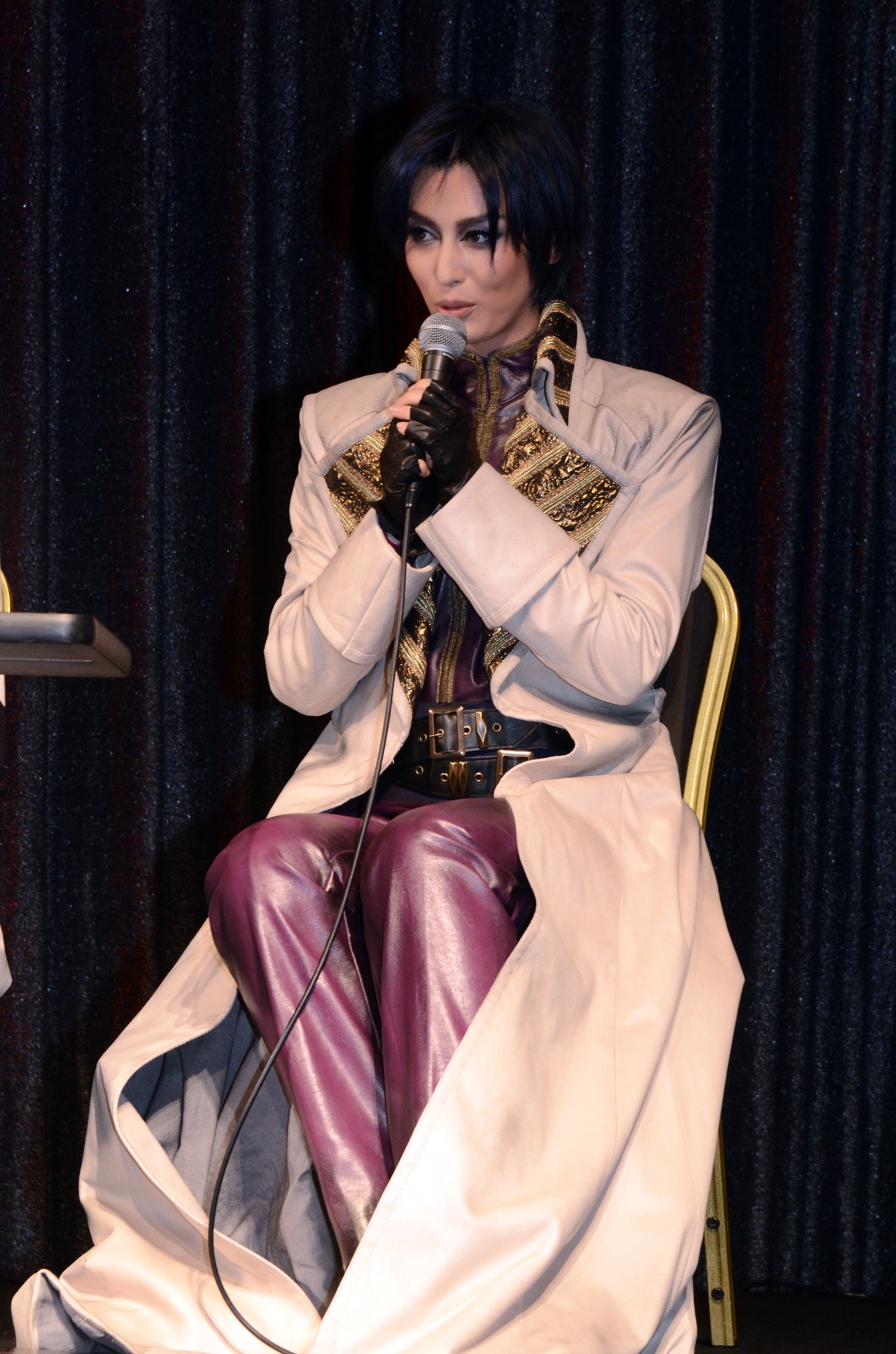 四乃森蒼紫役の月城かなと。