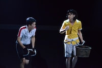 「舞台『弱虫ペダル』IRREGULAR ～2つの頂上～」東京公演ゲネプロより、中学時代の東堂が同級生・糸川とレースに参加するシーン。